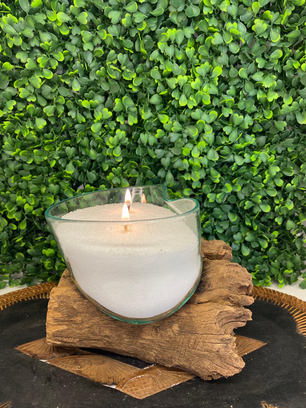 Contenant en verre fondu sur socle en bois