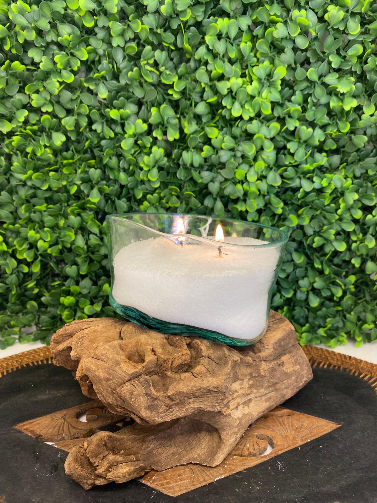 Contenant en verre fondu sur socle en bois