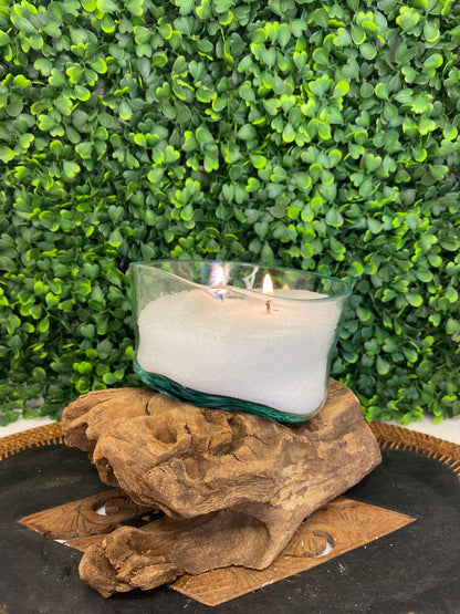 Contenant en verre fondu sur socle en bois